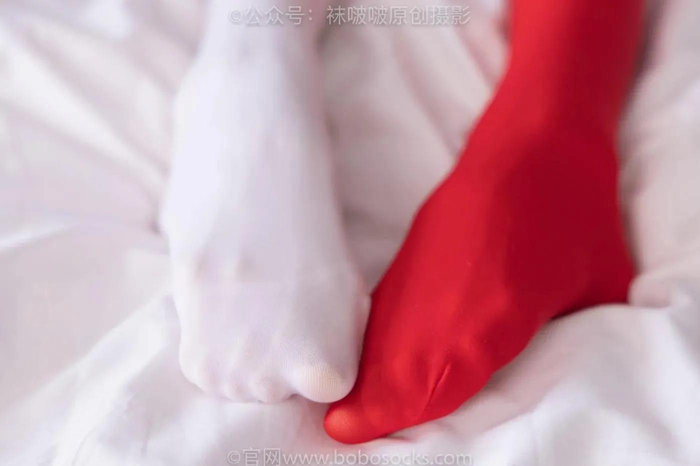 [BoBoSocks袜啵啵]NO.152 稚予-圣诞服、帆布鞋、厚白丝、厚红丝 [135P]插图9